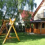 14 Ferohelyes Haz Sajat Steggel, Jatszoterrel Balatonfenyvesen Vizparti Utcaban Apartment
