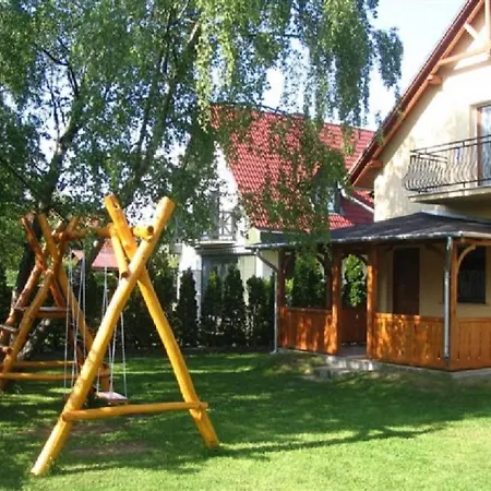 14 Ferohelyes Haz Sajat Steggel, Jatszoterrel Balatonfenyvesen Vizparti Utcaban Balatonfenyves