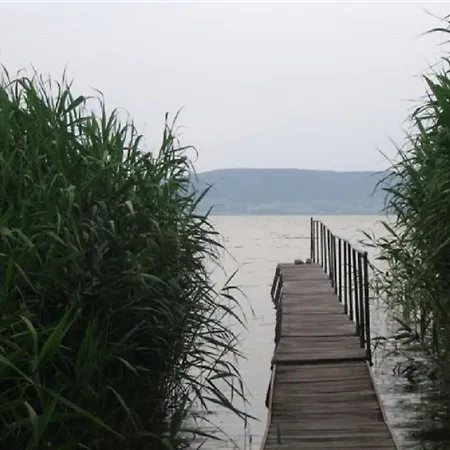 14 Ferohelyes Haz Sajat Steggel, Jatszoterrel Balatonfenyvesen Vizparti Utcaban *