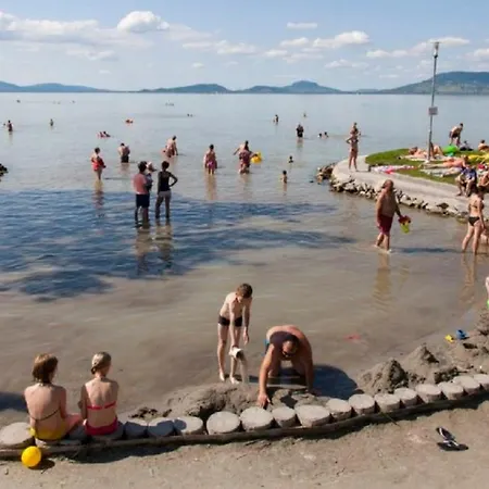 14 Ferohelyes Haz Sajat Steggel, Jatszoterrel Balatonfenyvesen Vizparti Utcaban Apartment Balatonfenyves