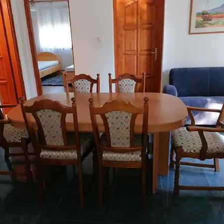 14 Ferohelyes Haz Sajat Steggel, Jatszoterrel Balatonfenyvesen Vizparti Utcaban *