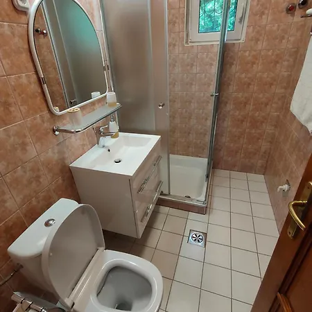 14 Ferohelyes Haz Sajat Steggel, Jatszoterrel Balatonfenyvesen Vizparti Utcaban