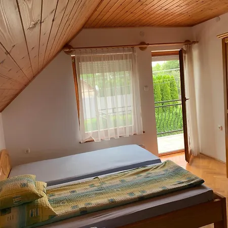 14 Ferohelyes Haz Sajat Steggel, Jatszoterrel Balatonfenyvesen Vizparti Utcaban * Balatonfenyves