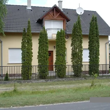 14 Ferohelyes Haz Sajat Steggel, Jatszoterrel Balatonfenyvesen Vizparti Utcaban Apartment Balatonfenyves