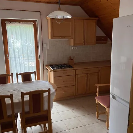 Apartment 14 Ferohelyes Haz Sajat Steggel, Jatszoterrel Balatonfenyvesen Vizparti Utcaban Balatonfenyves