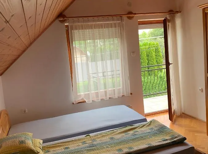 Apartament 14 Ferohelyes Haz Sajat Steggel, Jatszoterrel Balatonfenyvesen Vizparti Utcaban Balatonfenyves