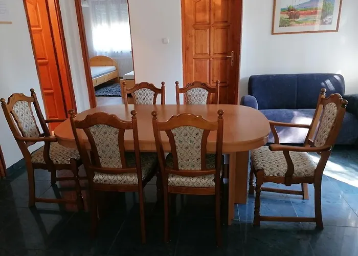 14 Ferohelyes Haz Sajat Steggel, Jatszoterrel Balatonfenyvesen Vizparti Utcaban *