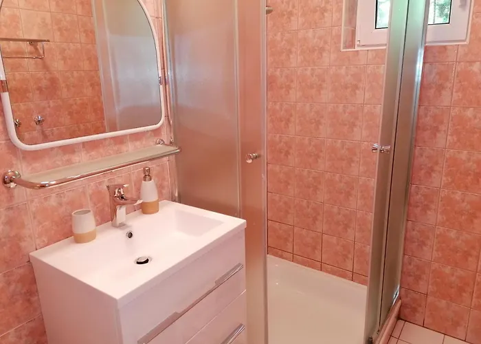 14 Ferohelyes Haz Sajat Steggel, Jatszoterrel Balatonfenyvesen Vizparti Utcaban * Balatonfenyves