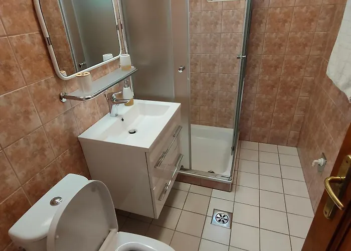 14 Ferohelyes Haz Sajat Steggel, Jatszoterrel Balatonfenyvesen Vizparti Utcaban