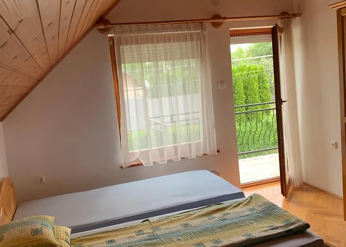 14 Ferohelyes Haz Sajat Steggel, Jatszoterrel Balatonfenyvesen Vizparti Utcaban * Balatonfenyves