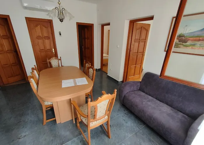 14 Ferohelyes Haz Sajat Steggel, Jatszoterrel Balatonfenyvesen Vizparti Utcaban Διαμέρισμα