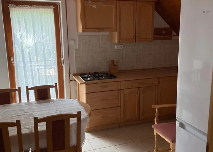 Apartament 14 Ferohelyes Haz Sajat Steggel, Jatszoterrel Balatonfenyvesen Vizparti Utcaban Balatonfenyves