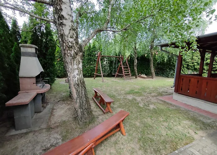 14 Ferohelyes Haz Sajat Steggel, Jatszoterrel Balatonfenyvesen Vizparti Utcaban *