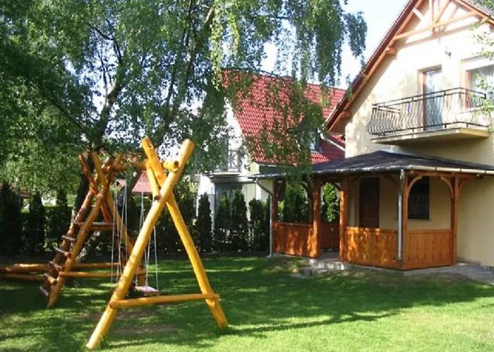 14 Ferohelyes Haz Sajat Steggel, Jatszoterrel Balatonfenyvesen Vizparti Utcaban Apartament