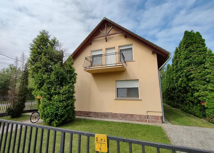 Apartament 14 Ferohelyes Haz Sajat Steggel, Jatszoterrel Balatonfenyvesen Vizparti Utcaban